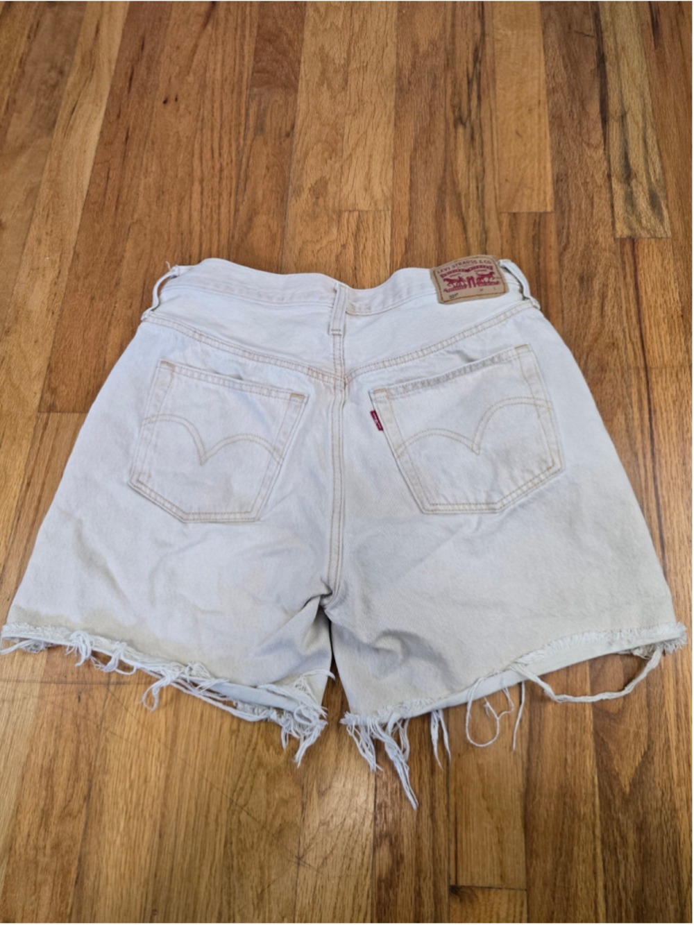 Levi’s 501 Women’s Shorts W29 High Rise Cutoff Raw Hem Cream Denim Mom Shorts